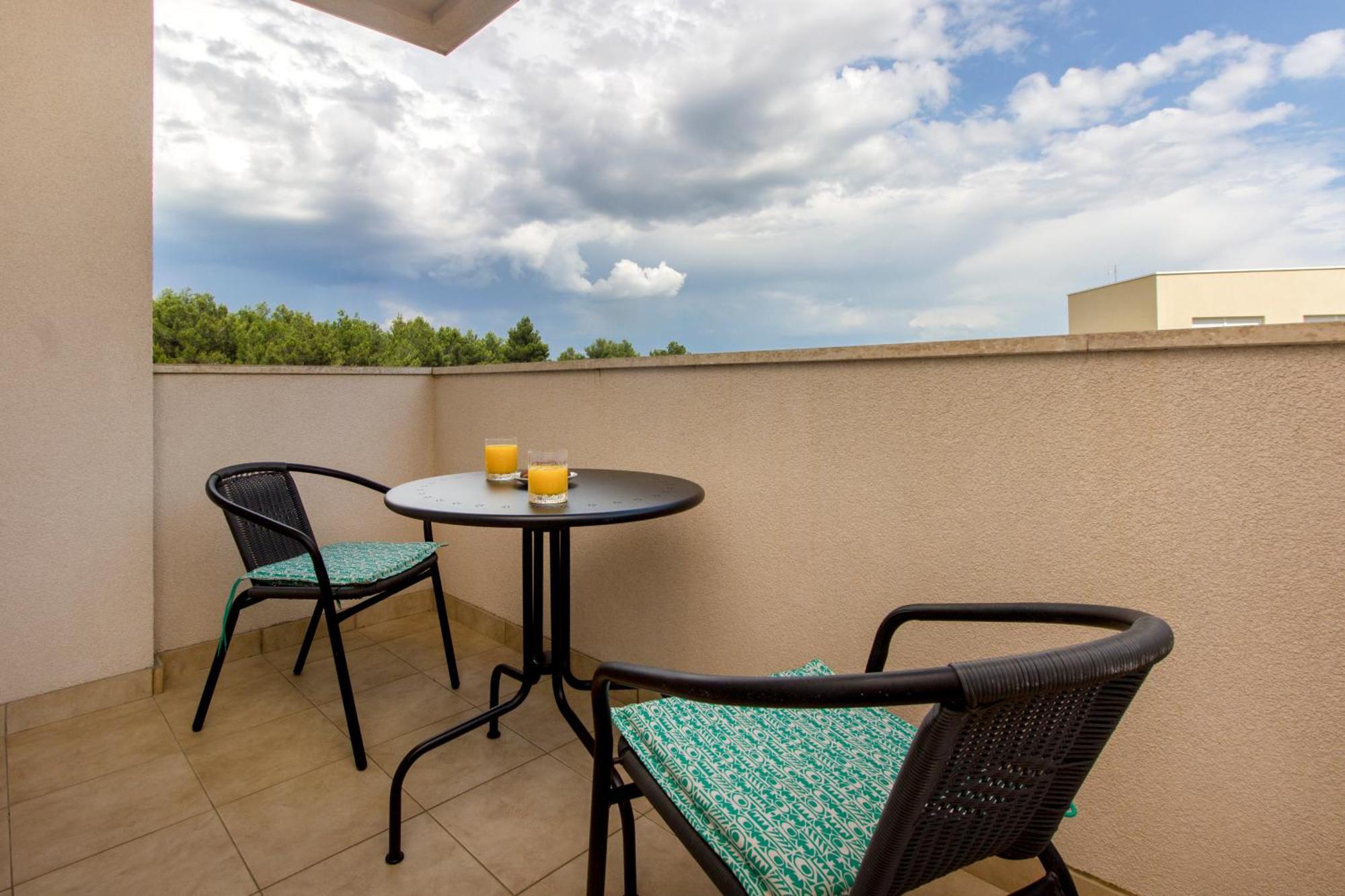 Apartmani Gnjidic ซรีมา ภายนอก รูปภาพ