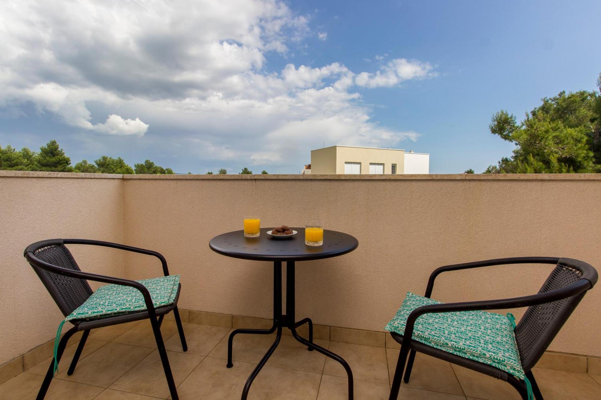 Apartmani Gnjidic ซรีมา ภายนอก รูปภาพ