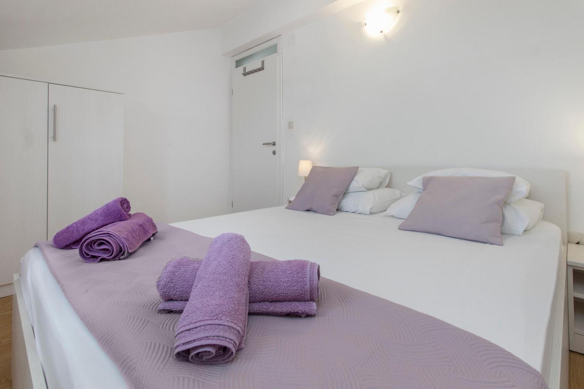 Apartmani Gnjidic ซรีมา ภายนอก รูปภาพ