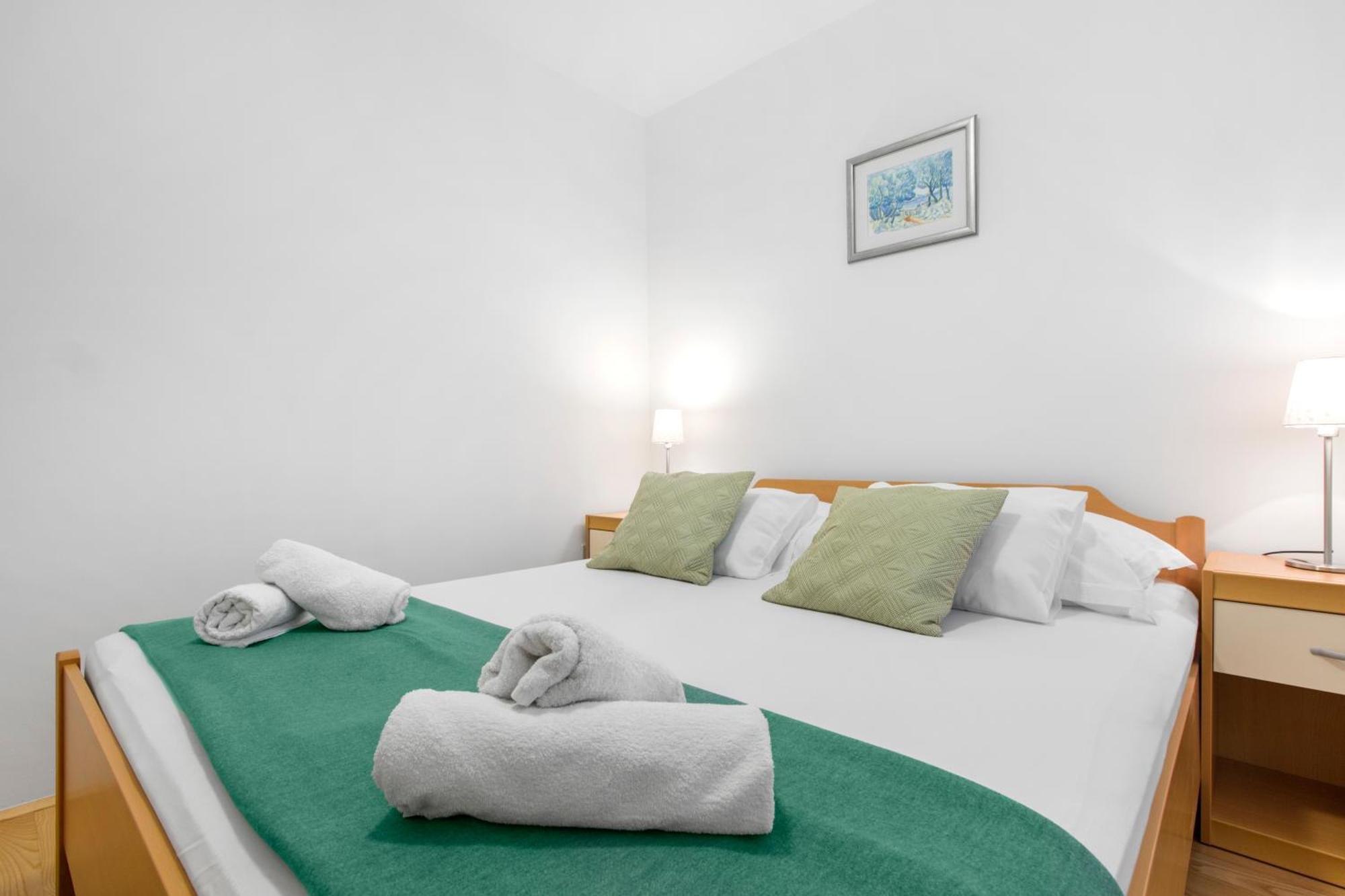 Apartmani Gnjidic ซรีมา ภายนอก รูปภาพ