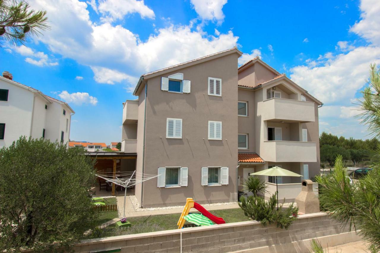 Apartmani Gnjidic ซรีมา ภายนอก รูปภาพ