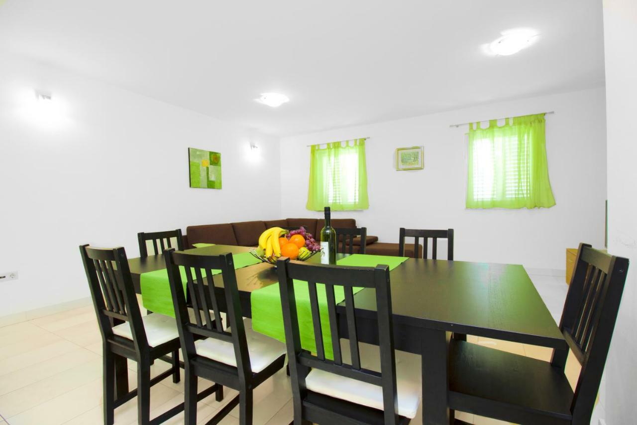 Apartmani Gnjidic ซรีมา ภายนอก รูปภาพ